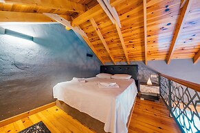 Antik River House