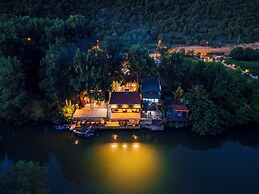 Antik River House
