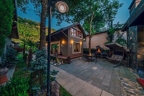 Antik River House
