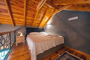 Antik River House
