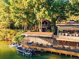 Antik River House