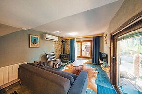 Antik River House