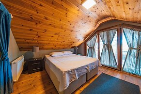Antik River House