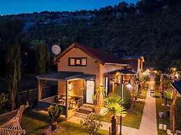 Antik River House