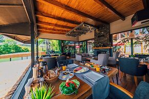 Antik River House