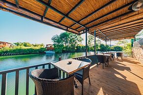 Antik River House