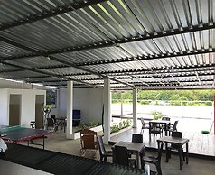 Hotel Zugi Inn