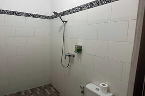 Mamaras Guest House