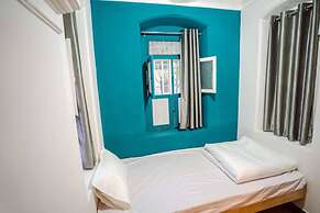 Roambay Hostels