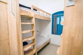 Roambay Hostels
