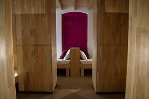 Roambay Hostels