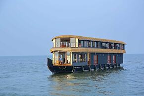 Upper Deck Houseboat
