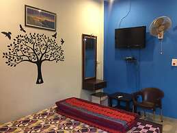 BlueStays Hostel