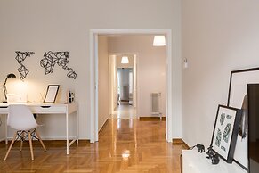 UPSTREET Sleek Flat in Central Syntagma