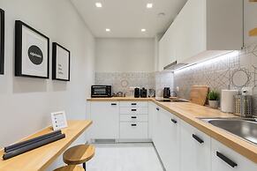 UPSTREET Sleek Flat in Central Syntagma