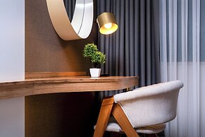 Best Western Premier Hidden Hills Hotel