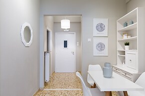 UPSTREET Acropolis Heart Apartments
