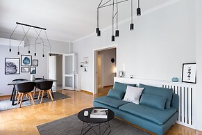 UPSTREET Acropolis Core Bright Modern Apt