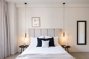 UPSTREET Luxury Apartments in Plaka