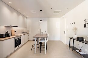 UPSTREET Luxury Apartments in Plaka