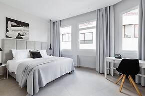 UPSTREET Luxury Apartments in Plaka
