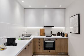 UPSTREET Luxury Apartments in Plaka