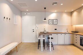 UPSTREET Luxury Apartments in Plaka