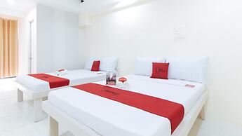 RedDoorz @ DBuilders Rooms Lower Bicutan