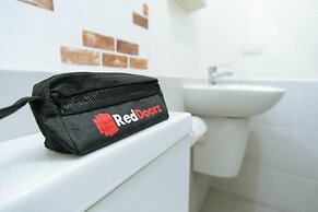 RedDoorz @ DBuilders Rooms Lower Bicutan