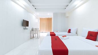 RedDoorz @ DBuilders Rooms Lower Bicutan