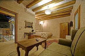 Risus Cave Suites