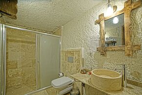 Risus Cave Suites