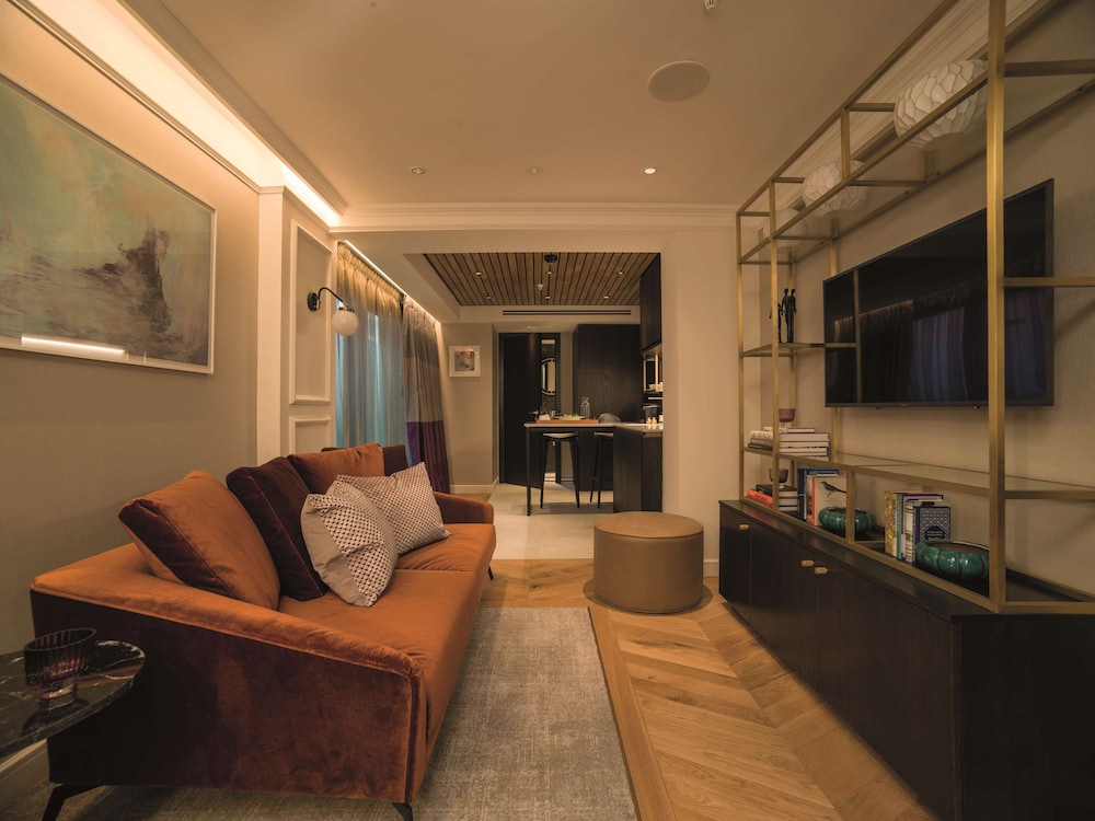 The Guardsman Hotel and Residences