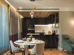 The Guardsman Hotel and Residences