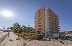 B43 - Spotless Seaview Apartment