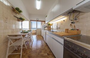 B43 - Spotless Seaview Apartment