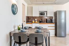 Beautiful w Balcony & Panoramic Sea View