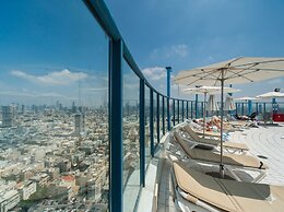 Beautiful w Balcony & Panoramic Sea View