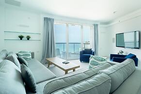 Luxurious Apt W Panoramic Sea View - 75m