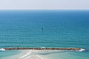 Luxurious Apt W Panoramic Sea View - 75m