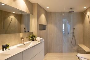 Luxurious Apt W Panoramic Sea View - 75m