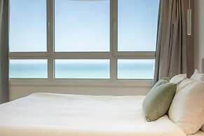 Luxurious Apt W Panoramic Sea View - 75m