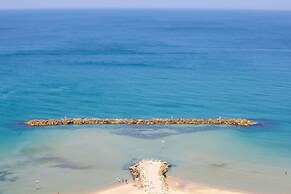 Luxurious Apt W Panoramic Sea View - 75m