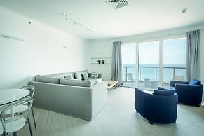 Luxurious Apt W Panoramic Sea View - 75m