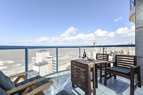 Panoramic Sea View Over Beach w Balcony