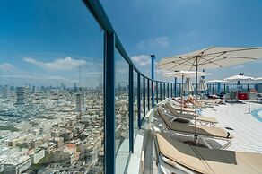 Panoramic Sea View Over Beach w Balcony