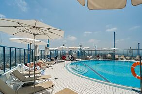 Panoramic Sea View Over Beach w Balcony