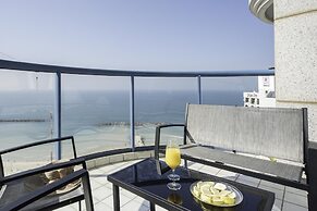 Luxurious 90sqm 2BR Beach Front