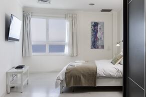 Luxurious 90sqm 2BR Beach Front