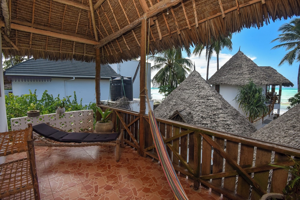 Yellow Card Apartment & Bungalow